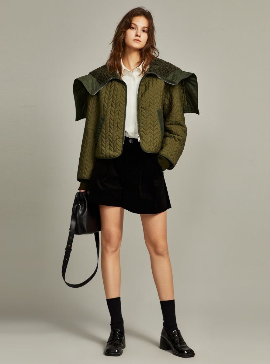 Loose large collar women's Jacket.