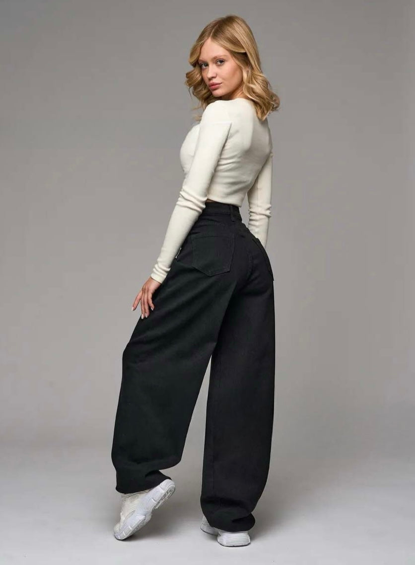 Relaxed Black Wide-Leg Jeans
