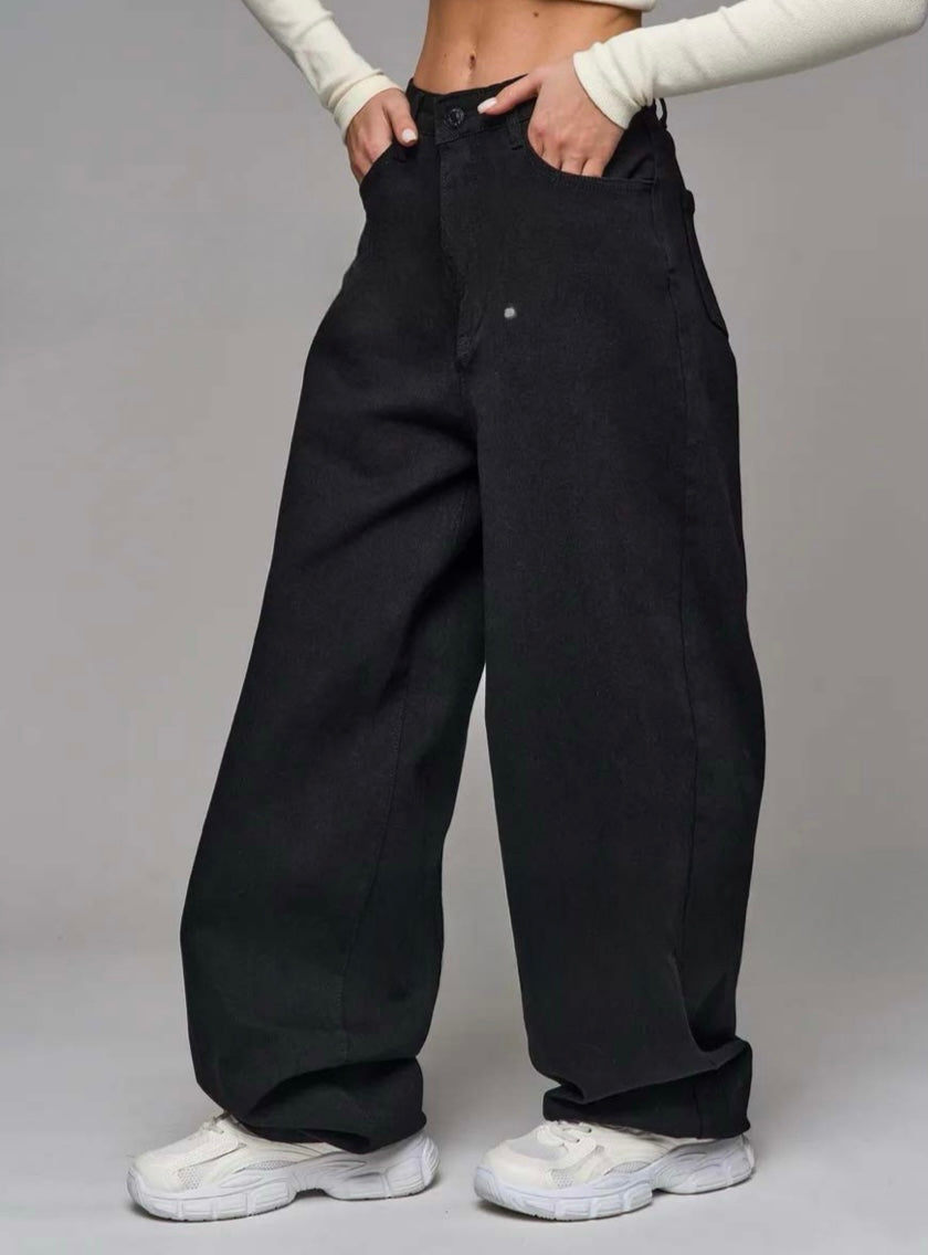 Relaxed Black Wide-Leg Jeans