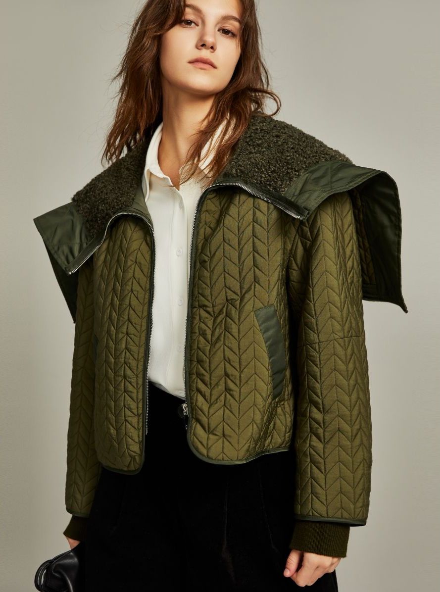 Loose large collar women's Jacket.