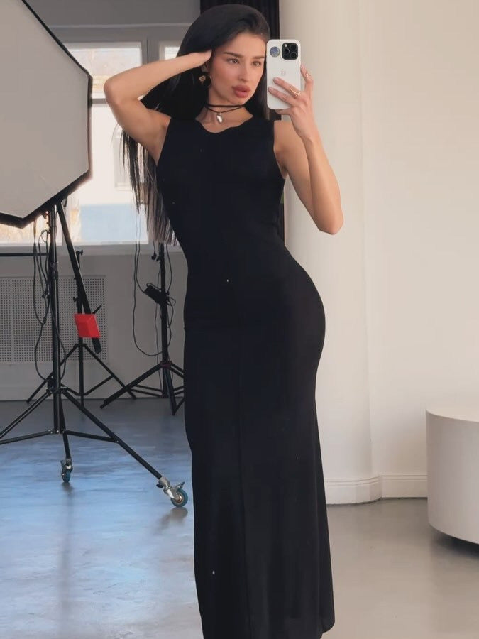Sleek Sleeveless Knit Maxi Dress