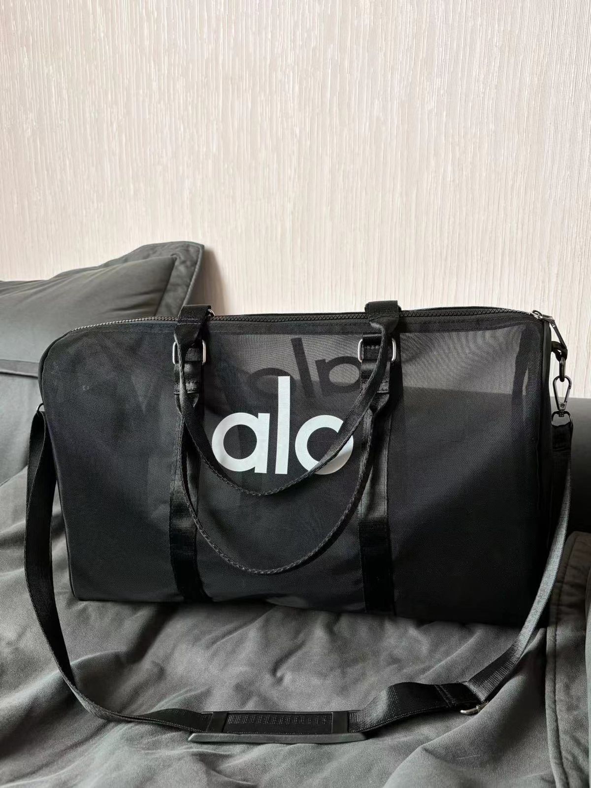Alo yoga fitness bag