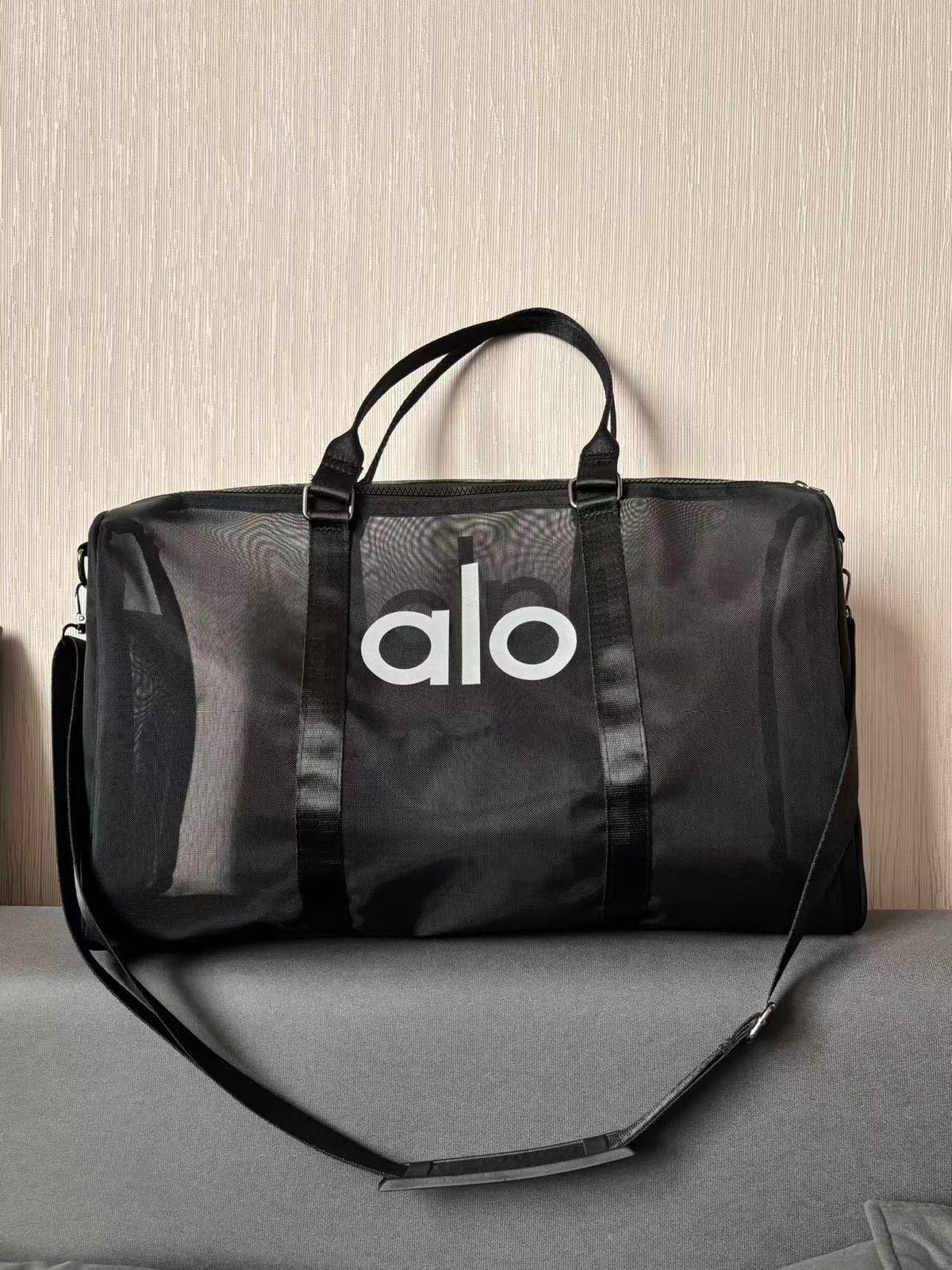 Alo yoga fitness bag