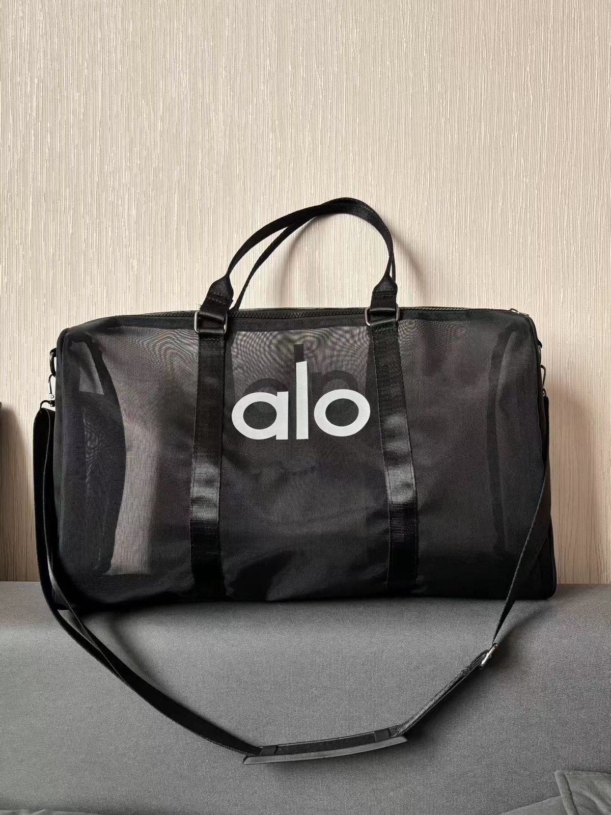 Alo yoga fitness bag