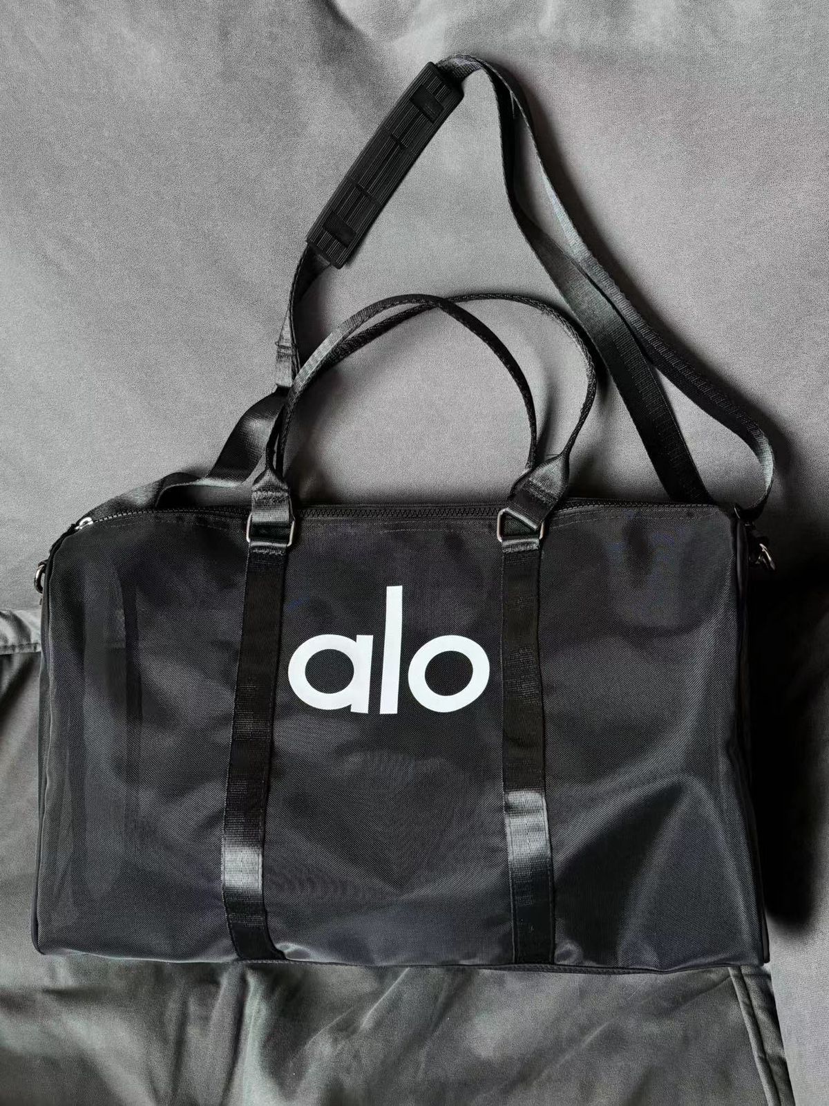 Alo yoga fitness bag