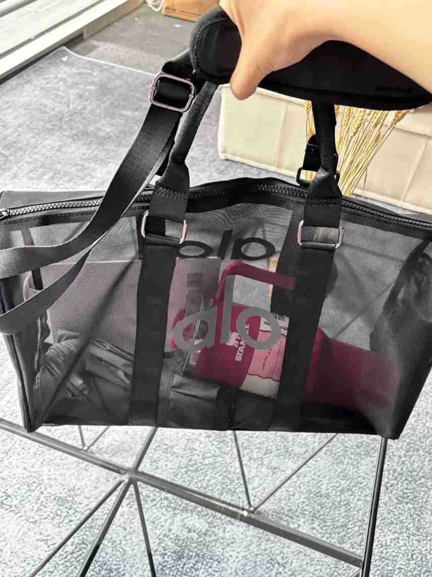 Alo yoga fitness bag