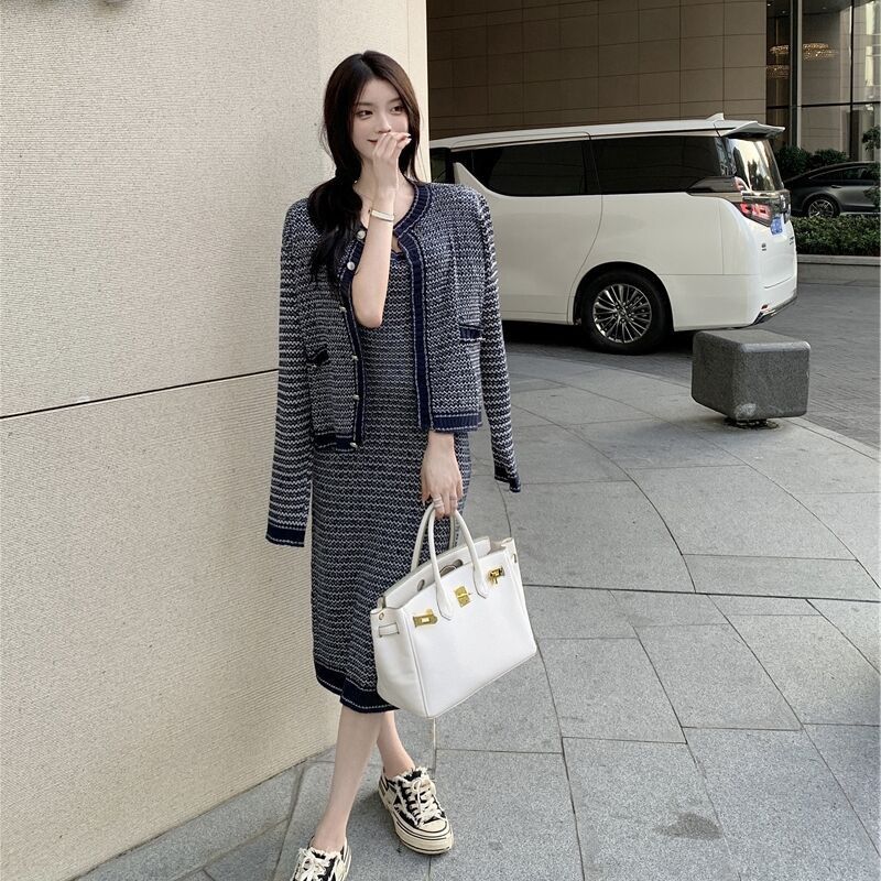 High-end knitted suit