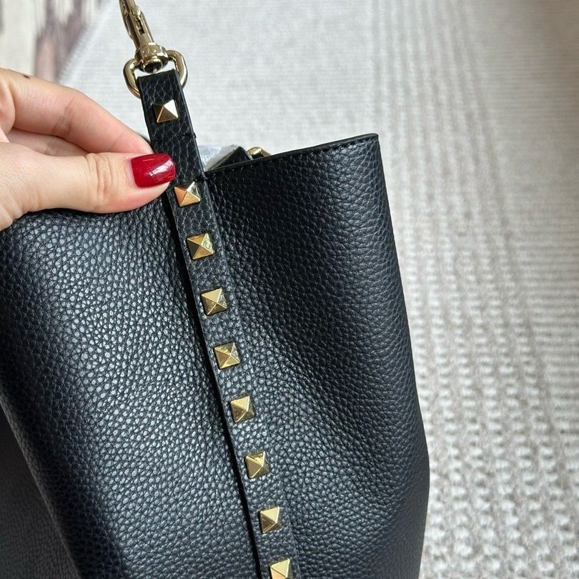 Valentino bucket stylish