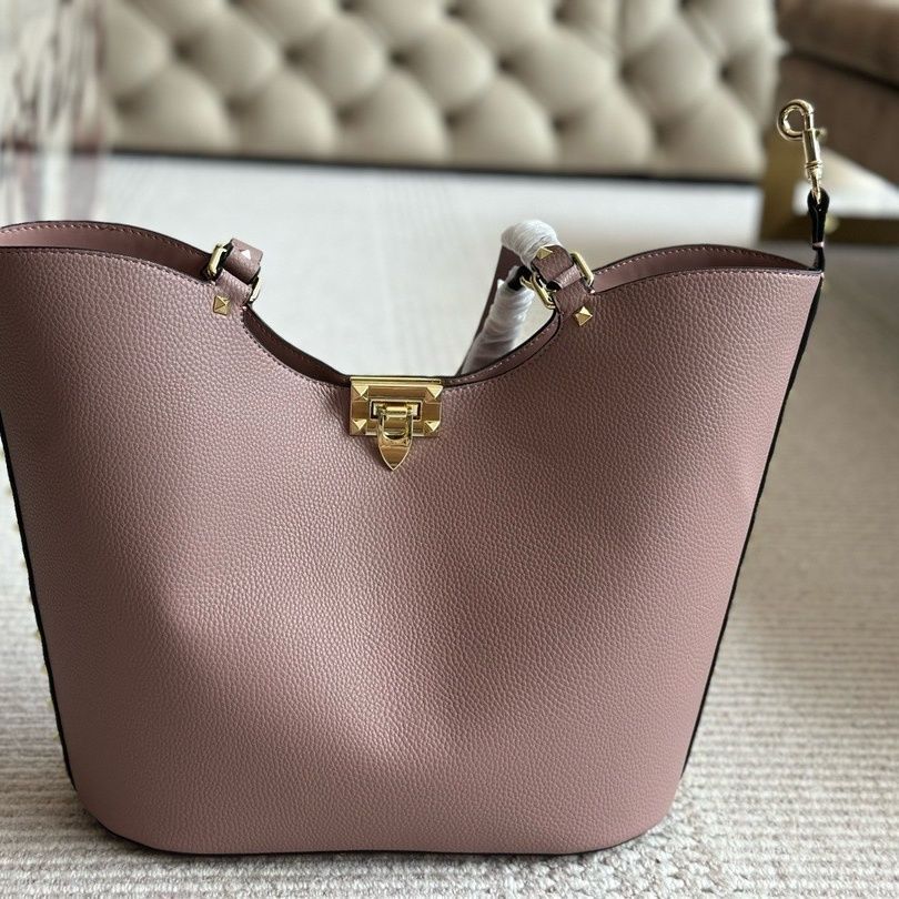 Valentino bucket stylish