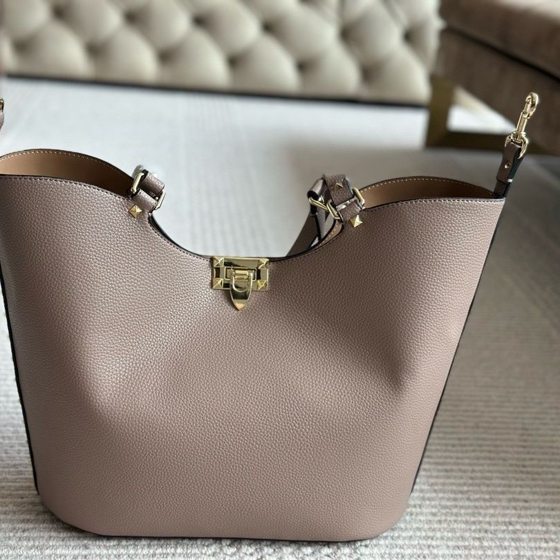 Valentino bucket stylish