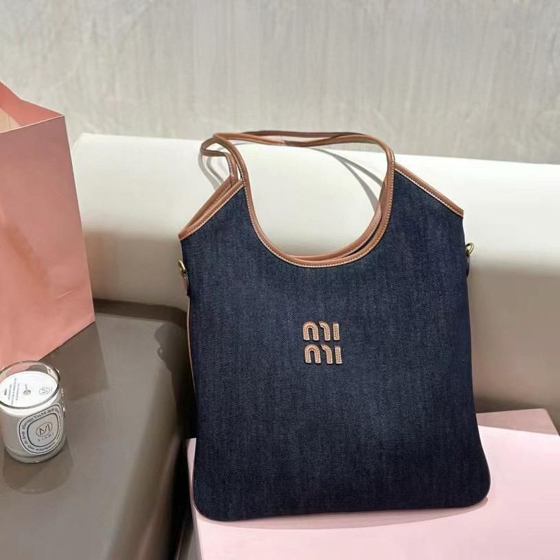 MIU MIULarge Tote bag
