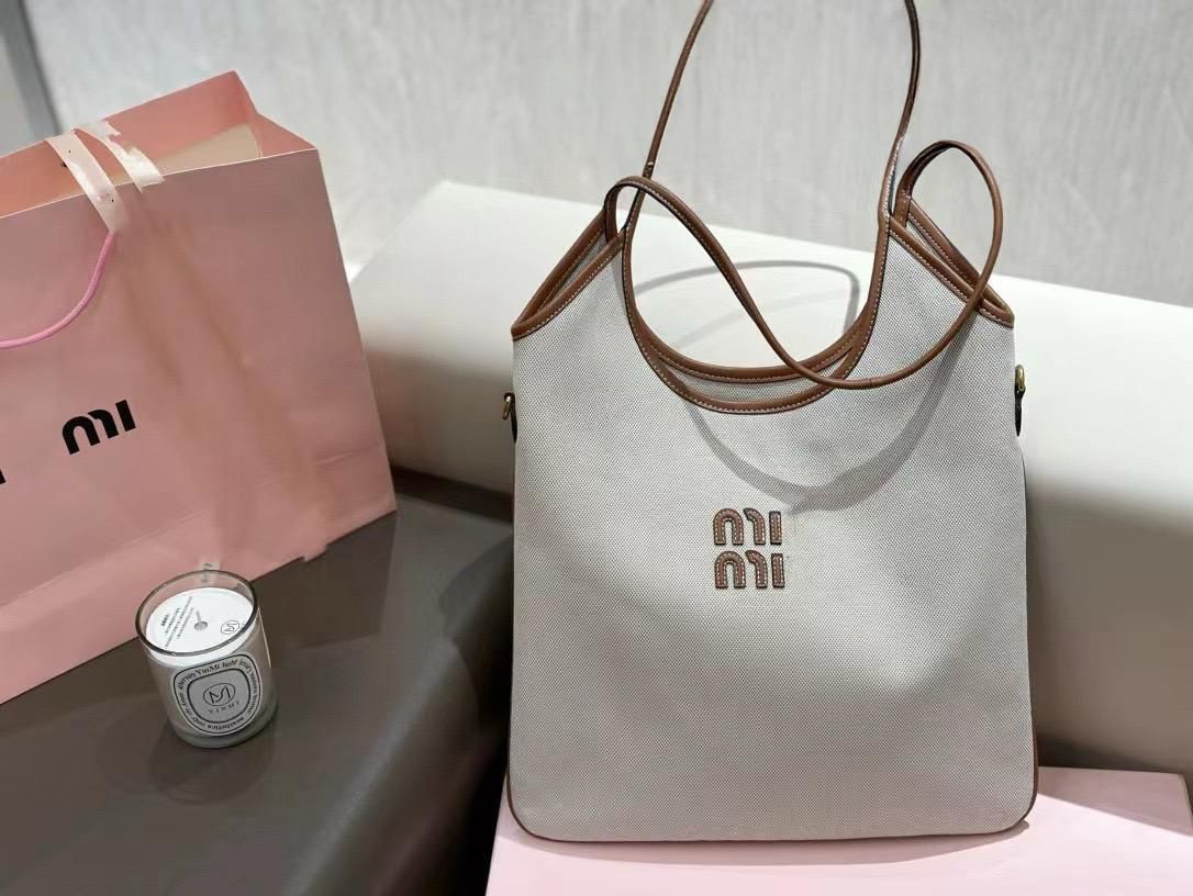 MIU MIULarge Tote bag
