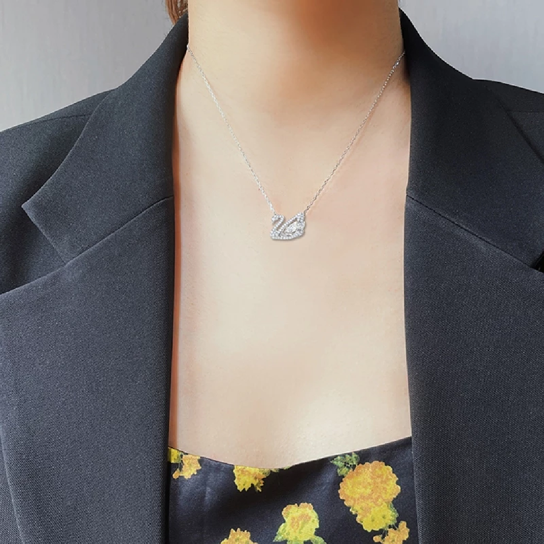 Swarovski Swan Crystal Necklace – Elegant Gift Set