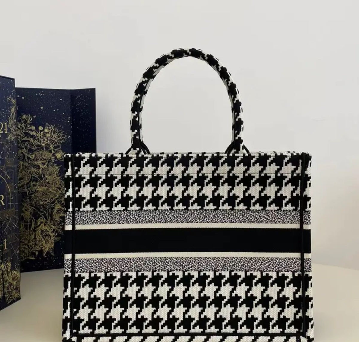 Houndstooth medium size silk scarf