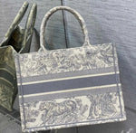 Gray tiger medium size comes with scarf