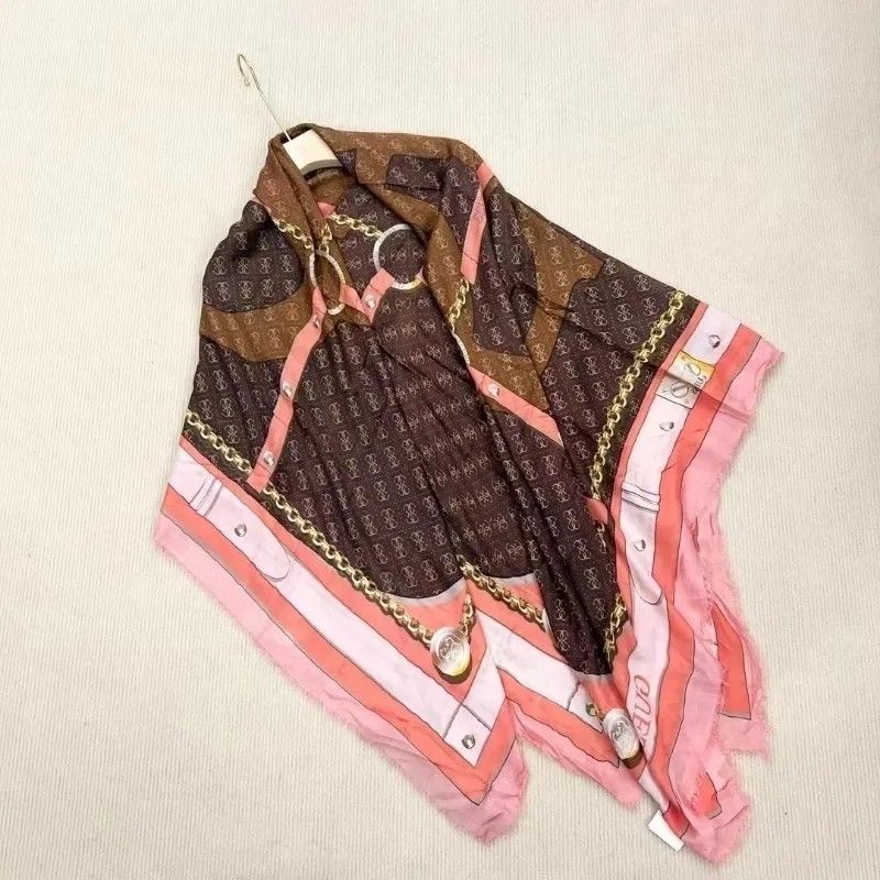 Elegant patterned shawl