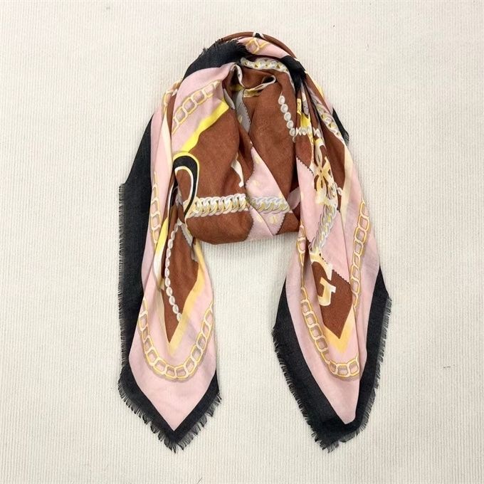 Elegant patterned shawl