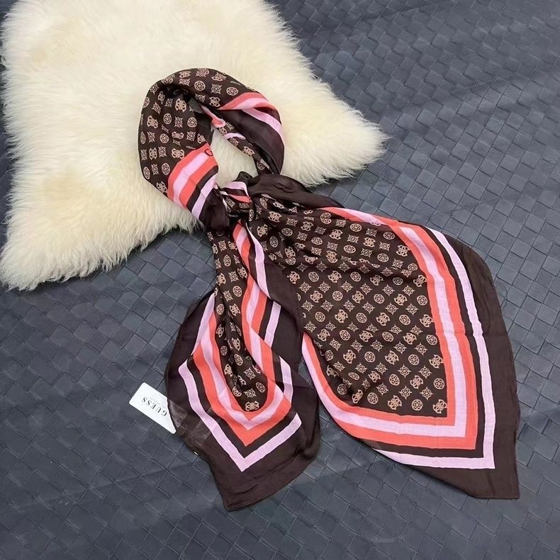 Elegant patterned shawl