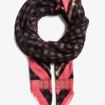 Elegant patterned shawl