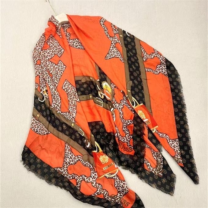 Elegant patterned shawl