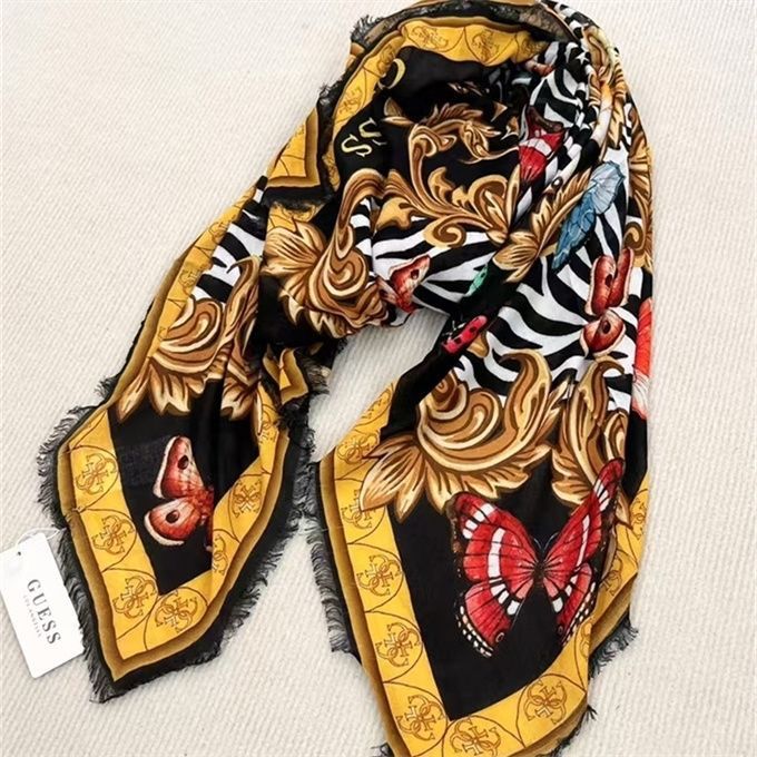 Elegant patterned shawl