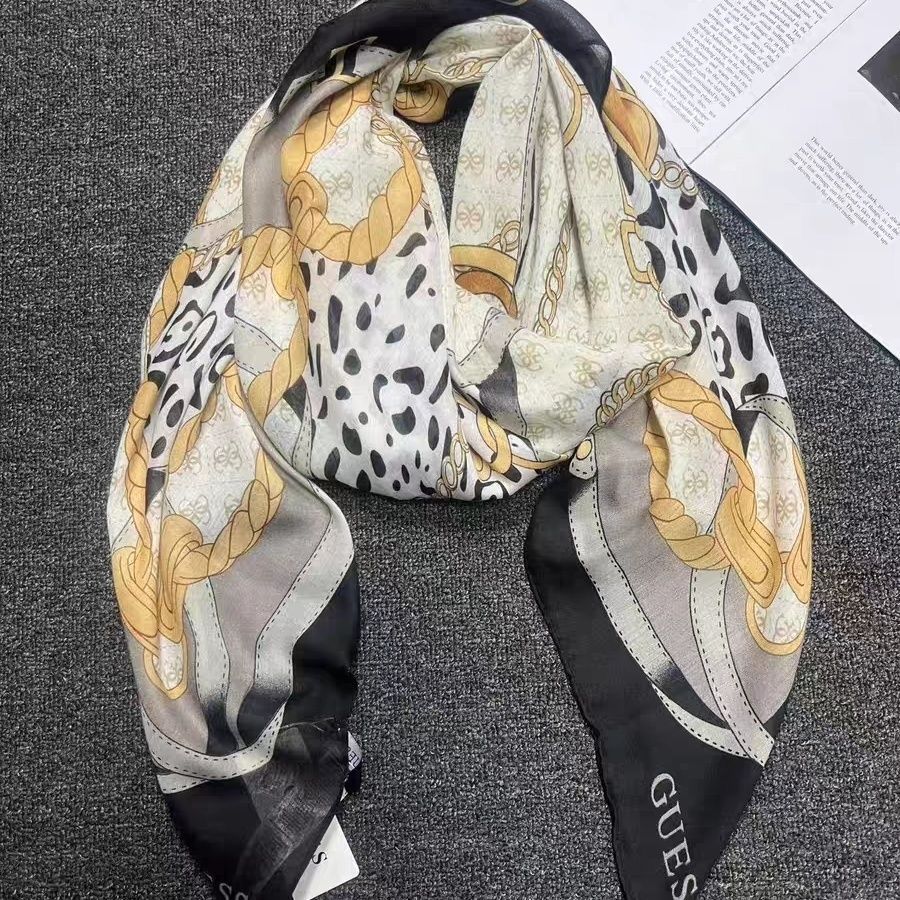 Elegant patterned shawl