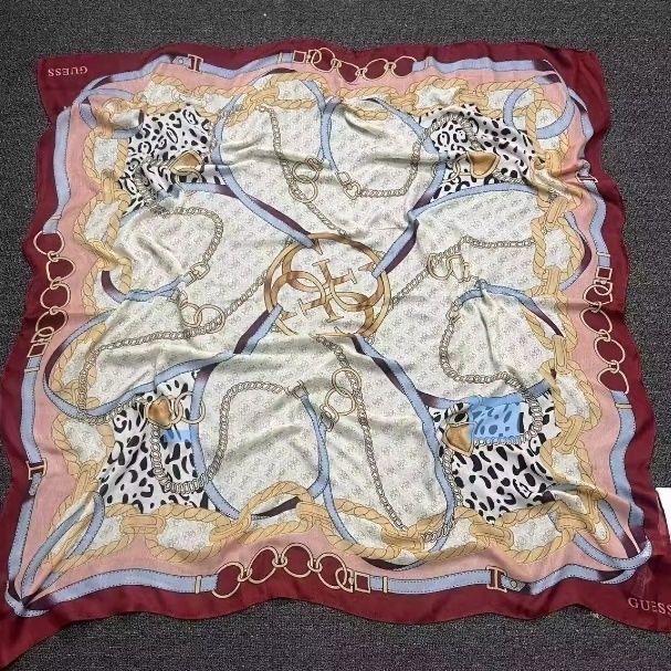 Elegant patterned shawl