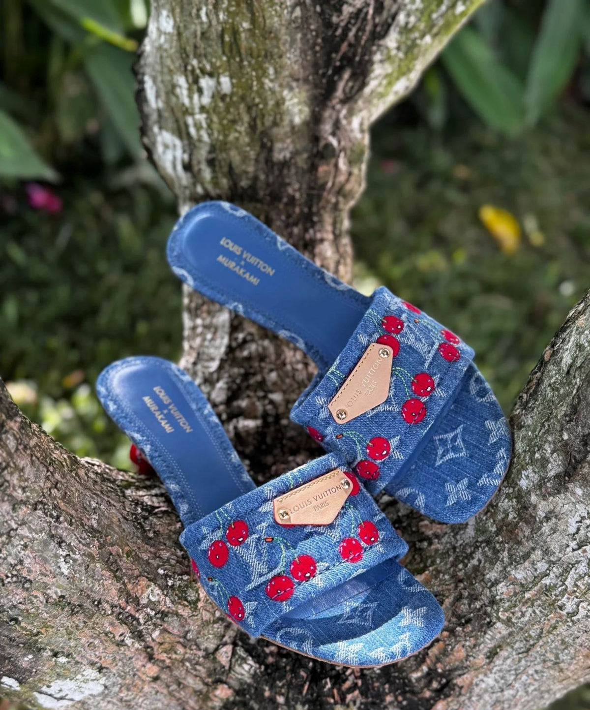 slip-on heels adorned with cherry embroider