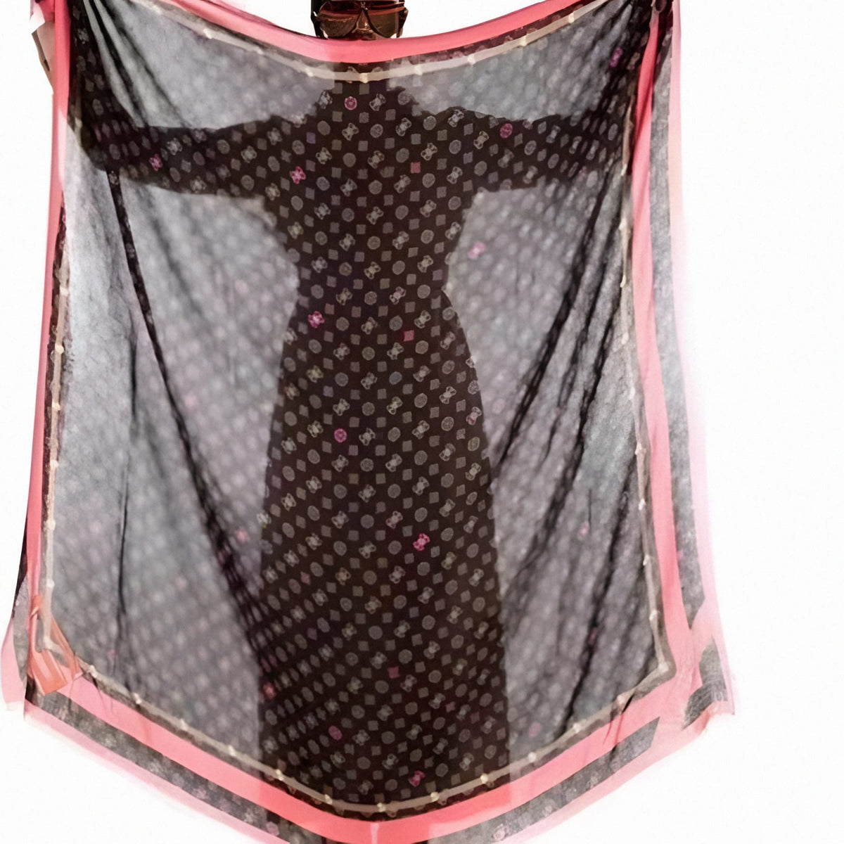 Elegant patterned shawl