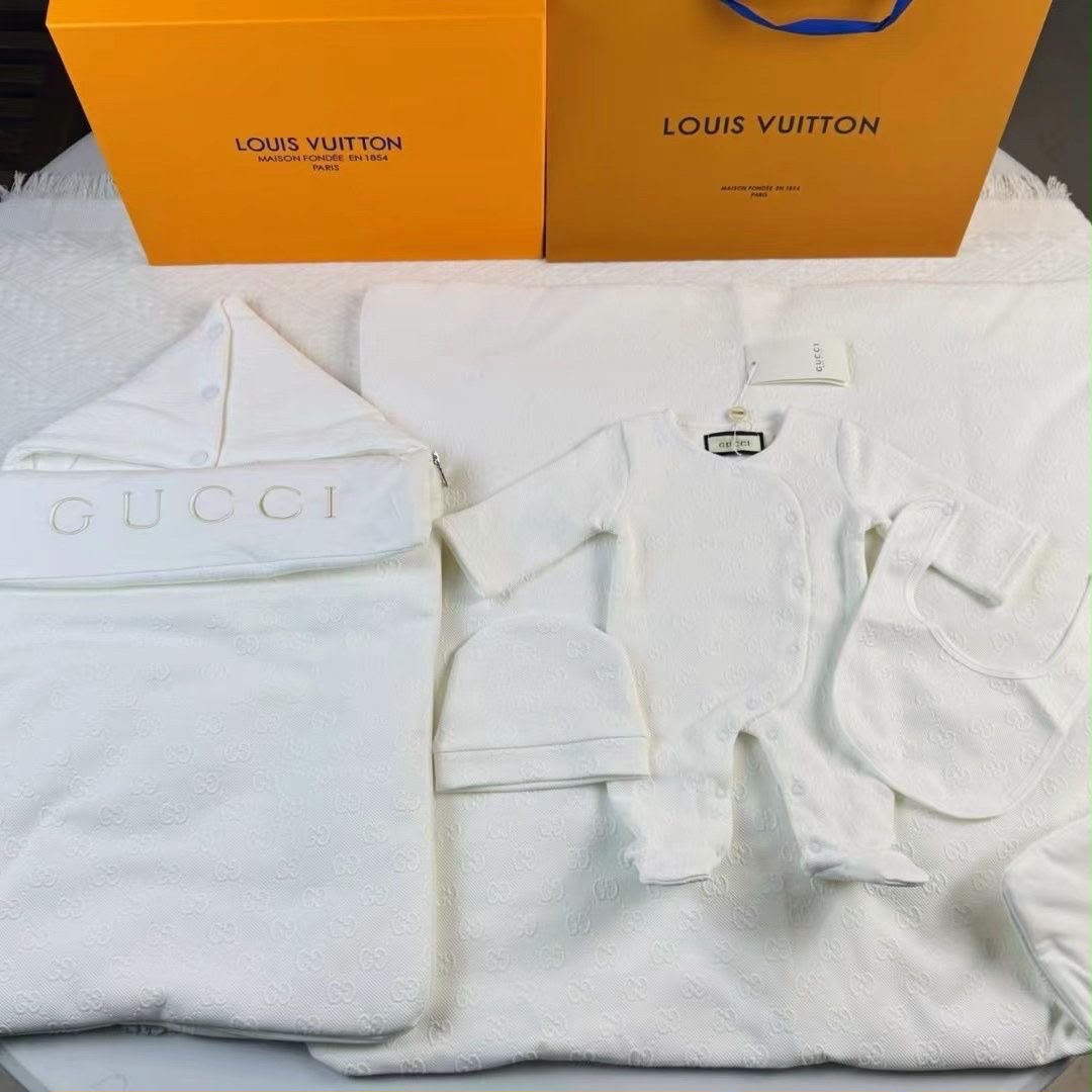Gucci Newborn GG  baby Set