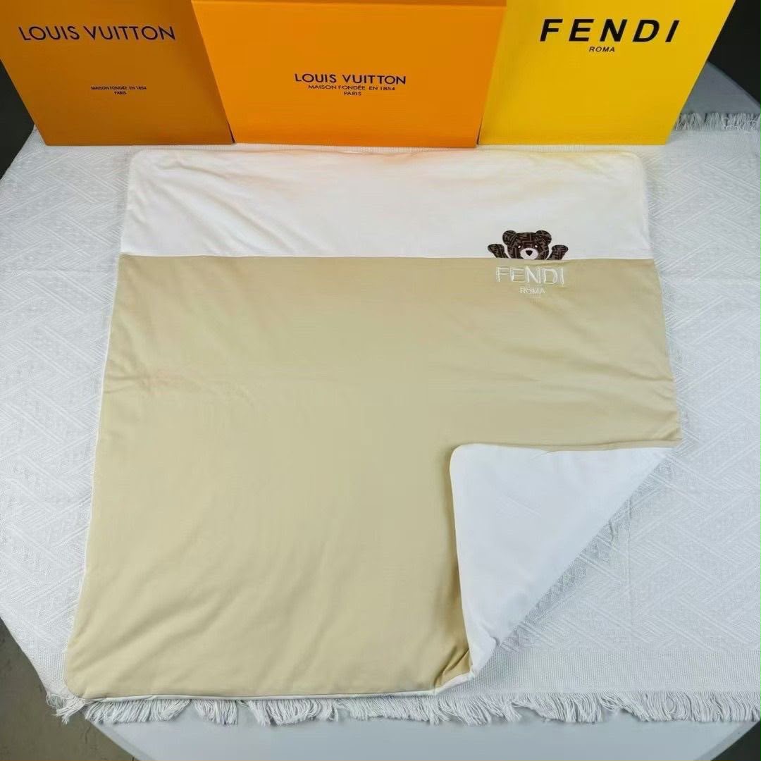 Fendi Cute Bear Motif Baby Set