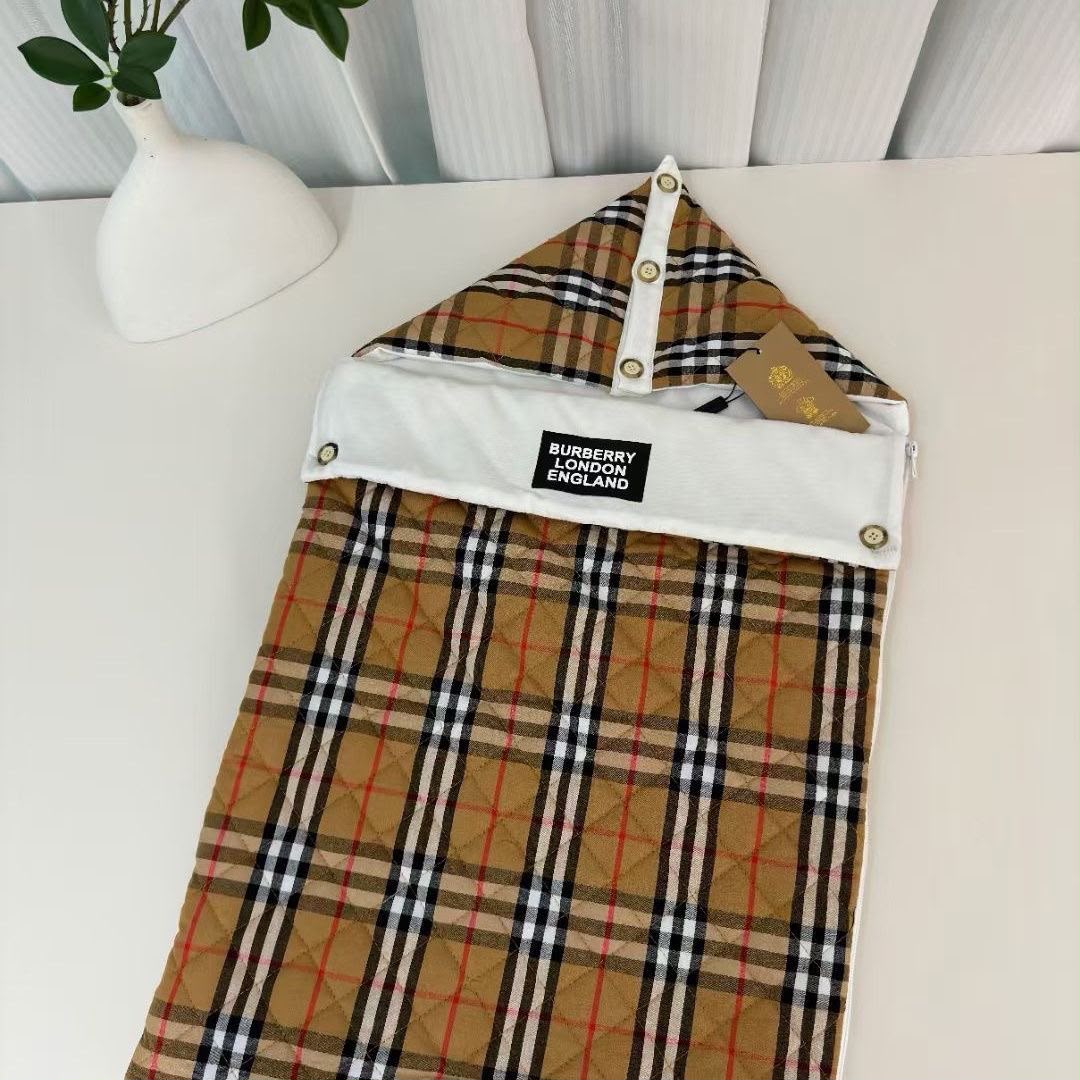 Burberry Classic Check Baby Set