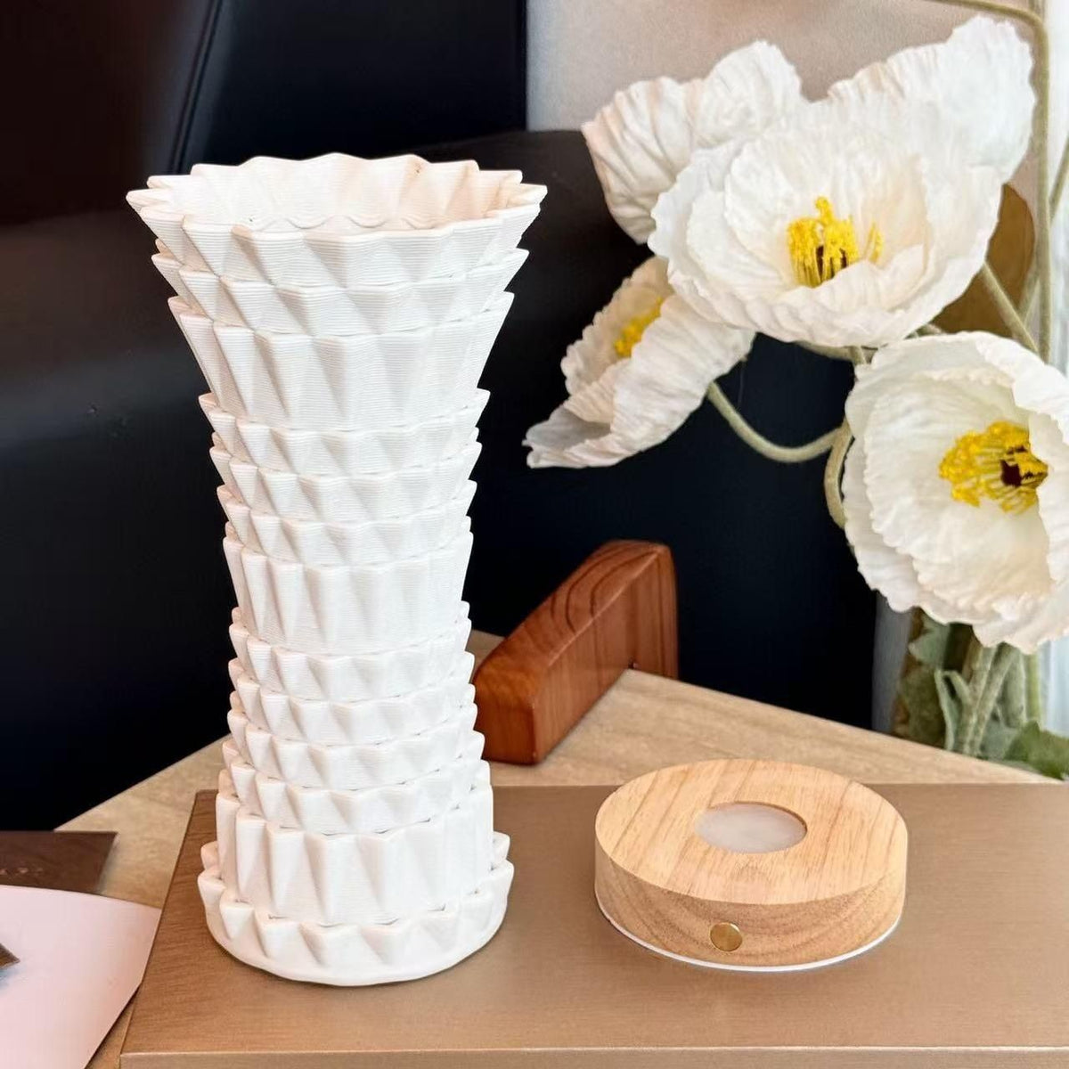 Modern minimalist ins style exquisite design ceramic white geometric pattern decorative desk lamp home desktop ornament
