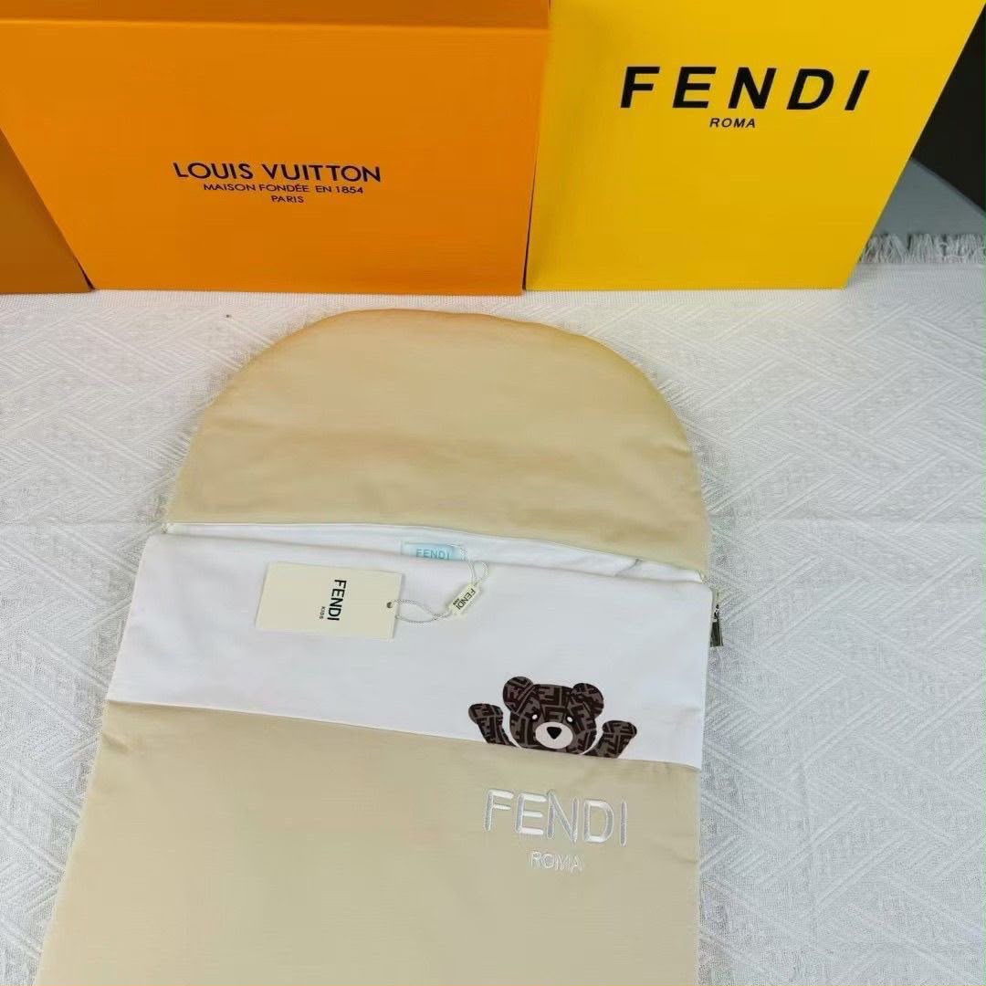 Fendi Cute Bear Motif Baby Set