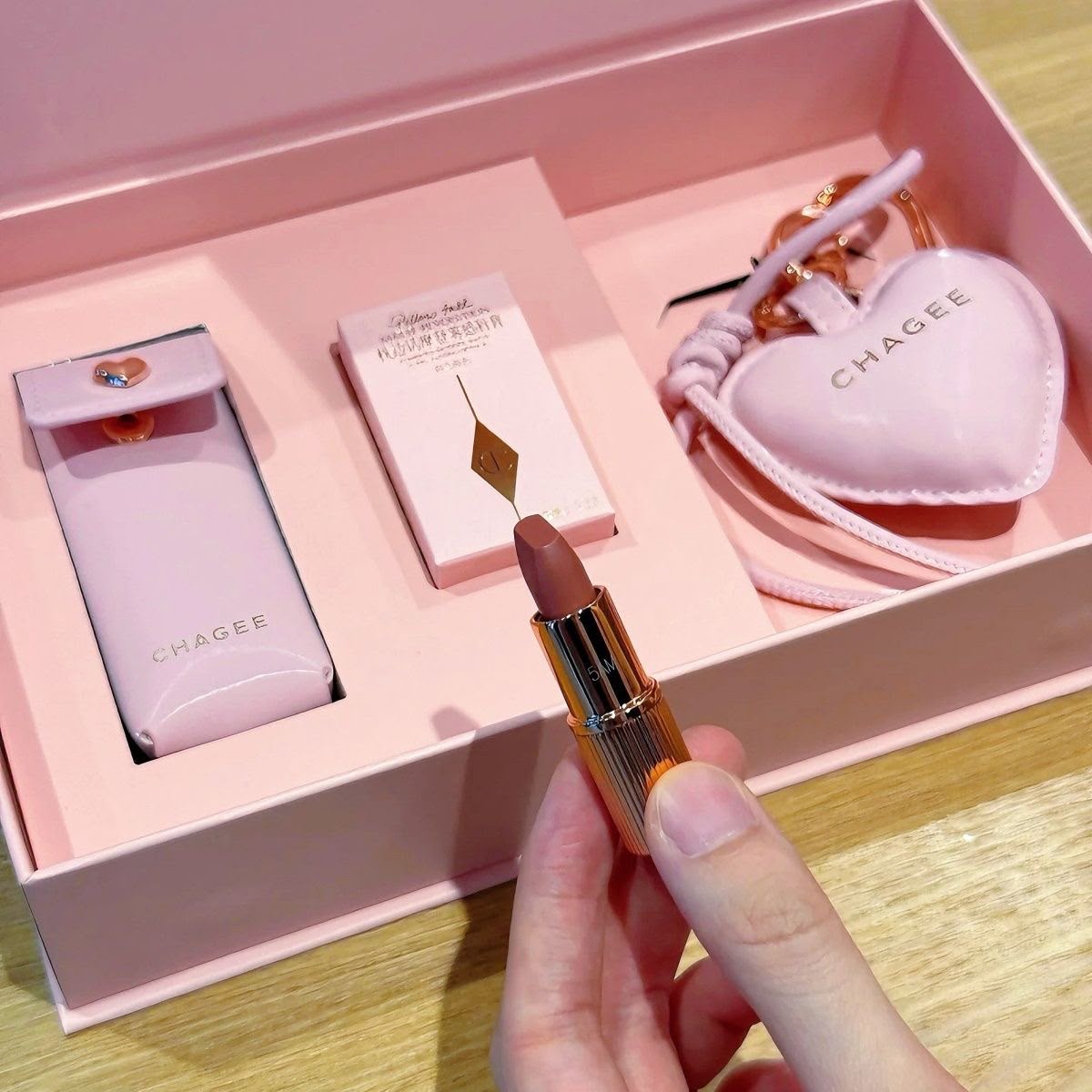 Charlotte Tilbury co-branded gift set