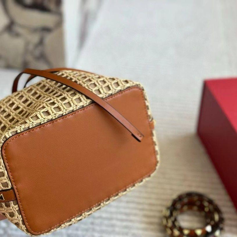 Valentino bucket