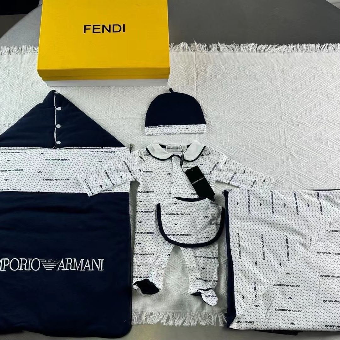 Emporio Armani 5-piece Newborn set