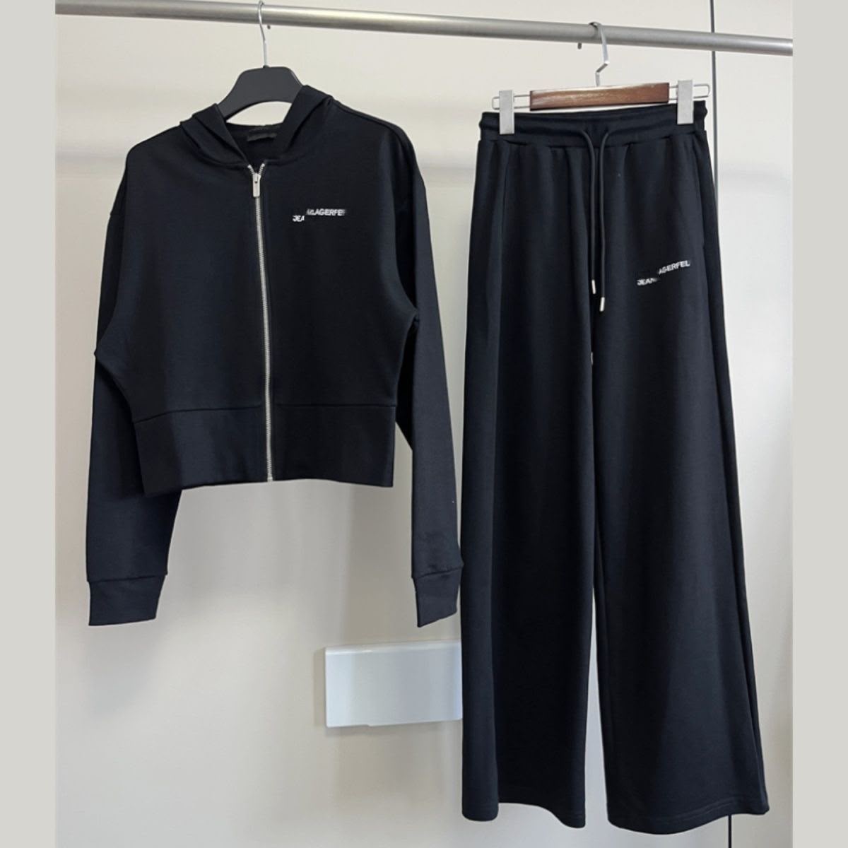 Karl Lagerfeld Zip-up hoodie with brand logo