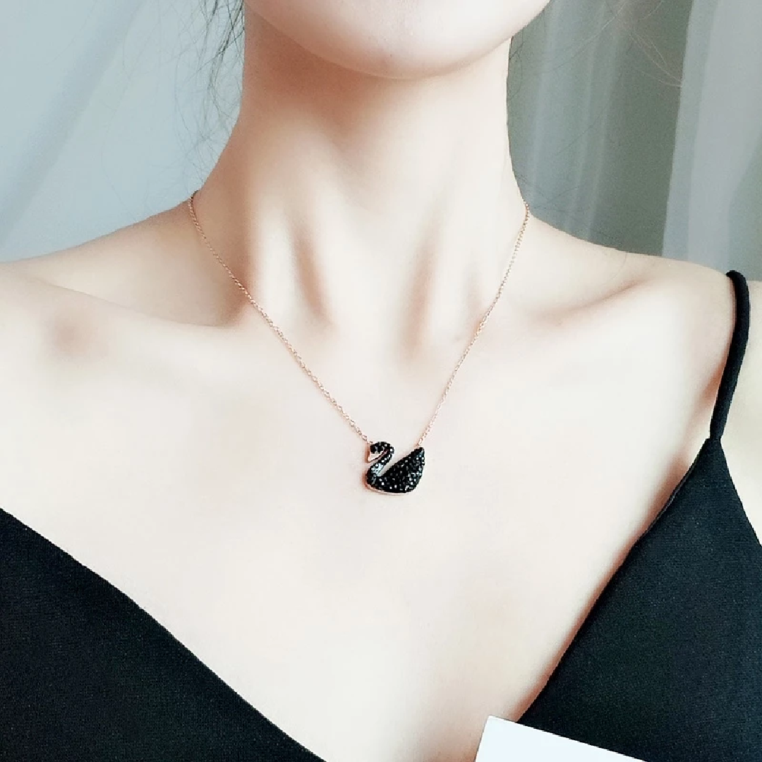 Swarovski Swan Crystal Necklace – Elegant Gift Set