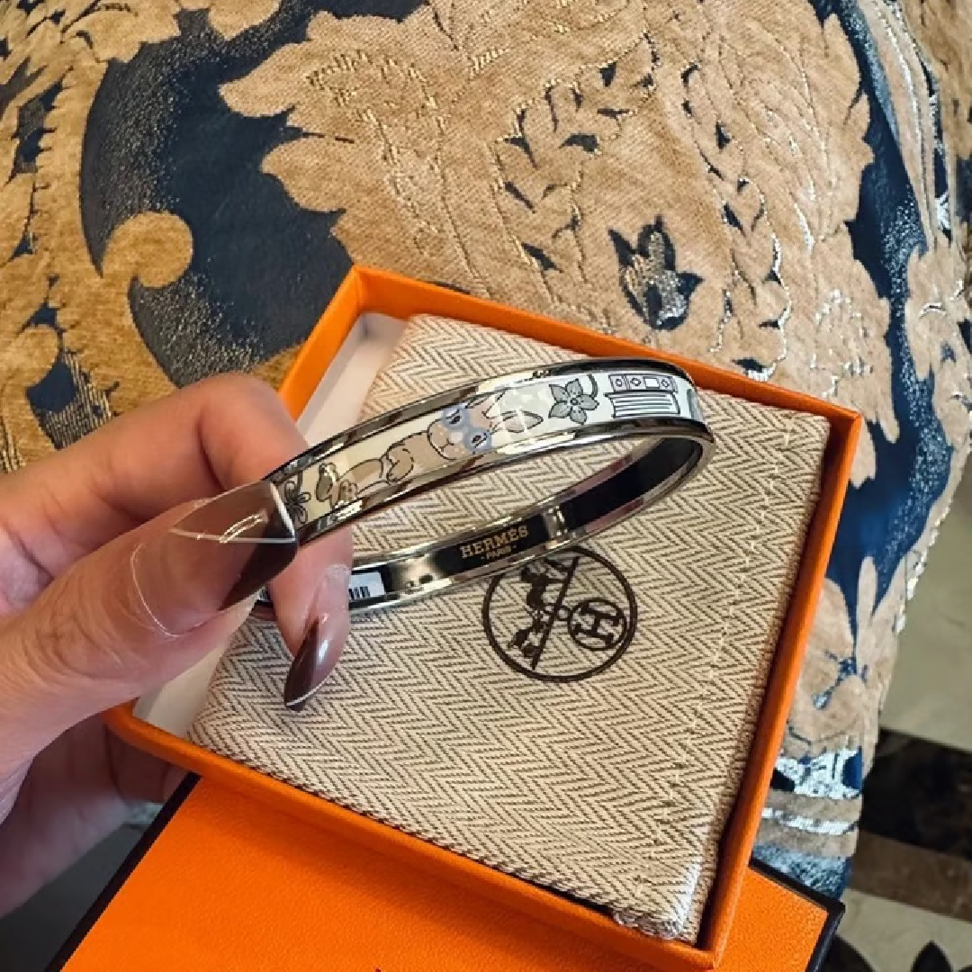 Hermes Elegant Enamel Bangles