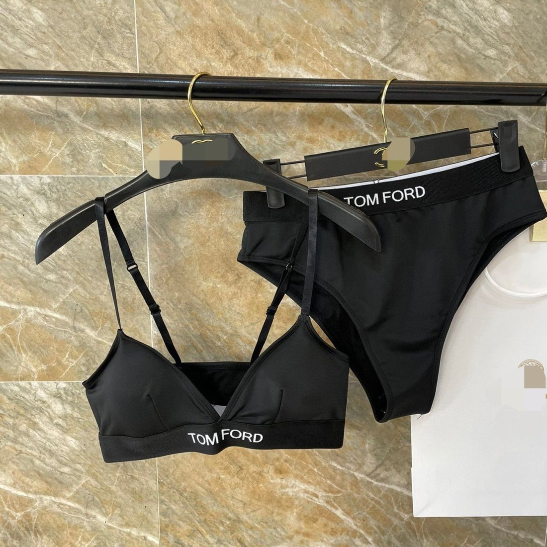 TOM FORD