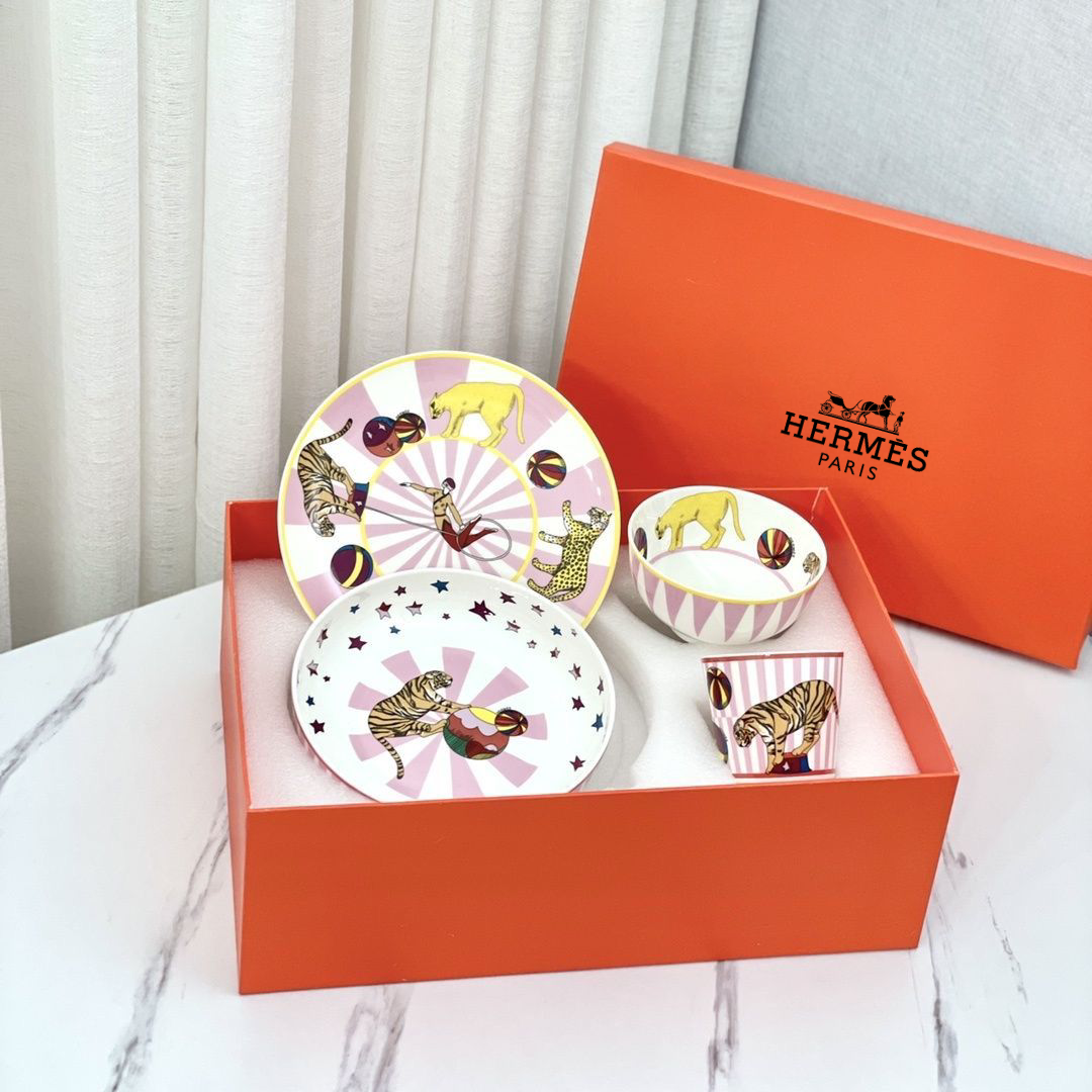 HermÃ¨s porcelain dinnerware