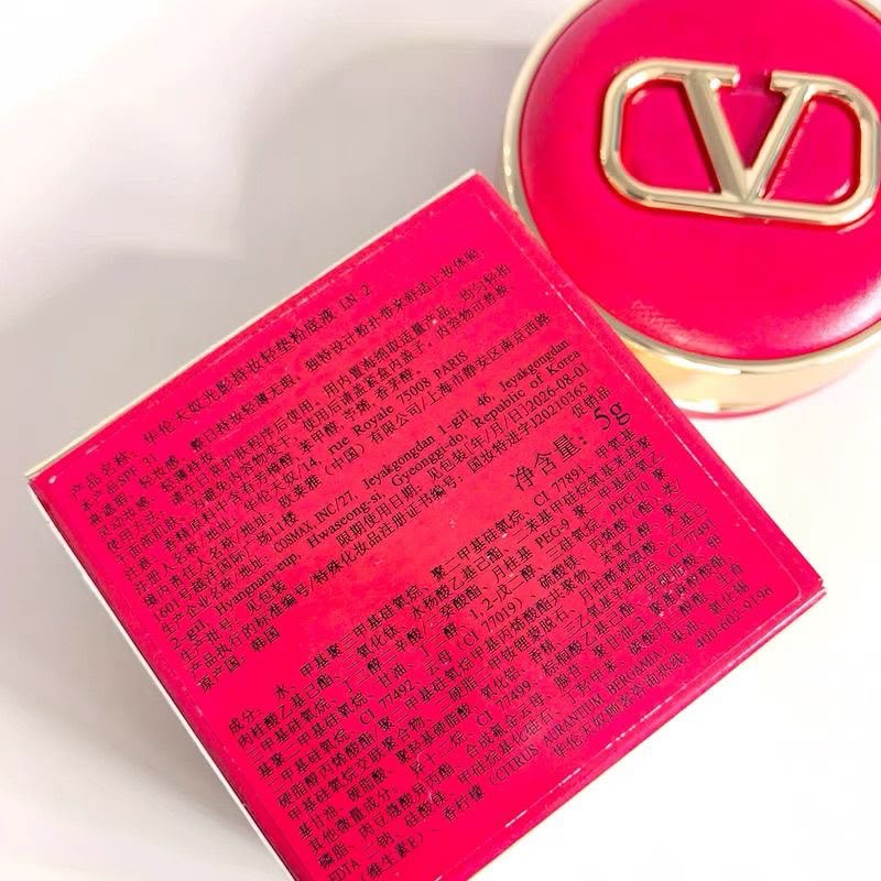 Valentino Light & Shadow Foundation