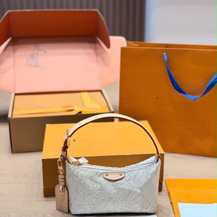 Pochette Hills