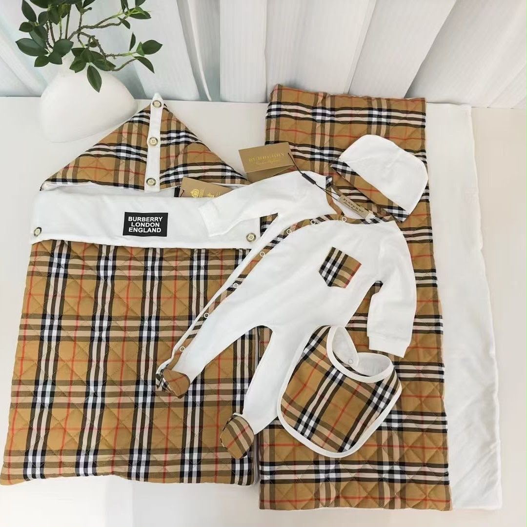 Burberry Classic Check Baby Set