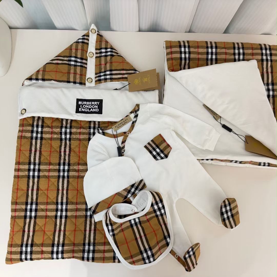 Burberry Classic Check Baby Set