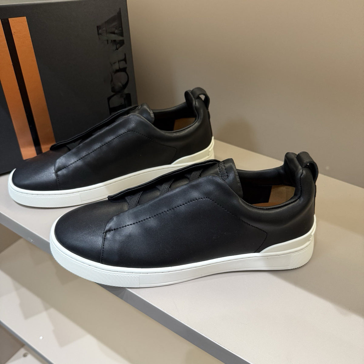 Men's Low-Top Leather Slip-On Loafers