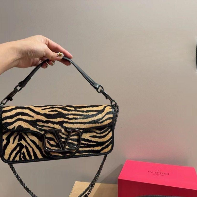 Valentino chain hand