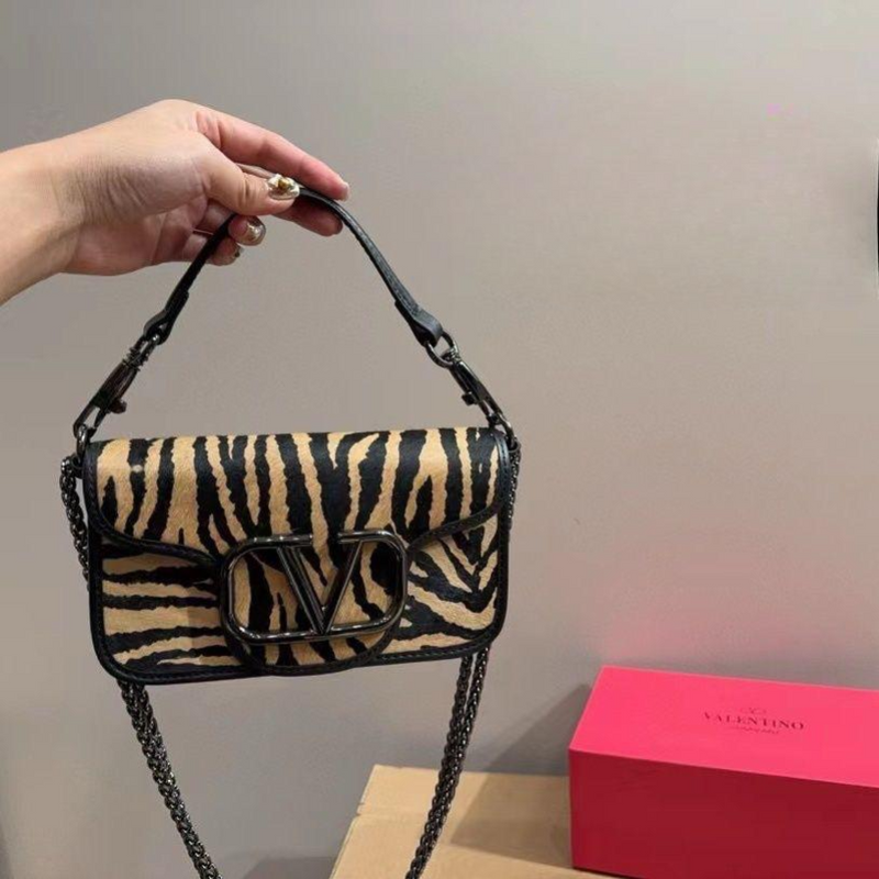 Valentino chain hand