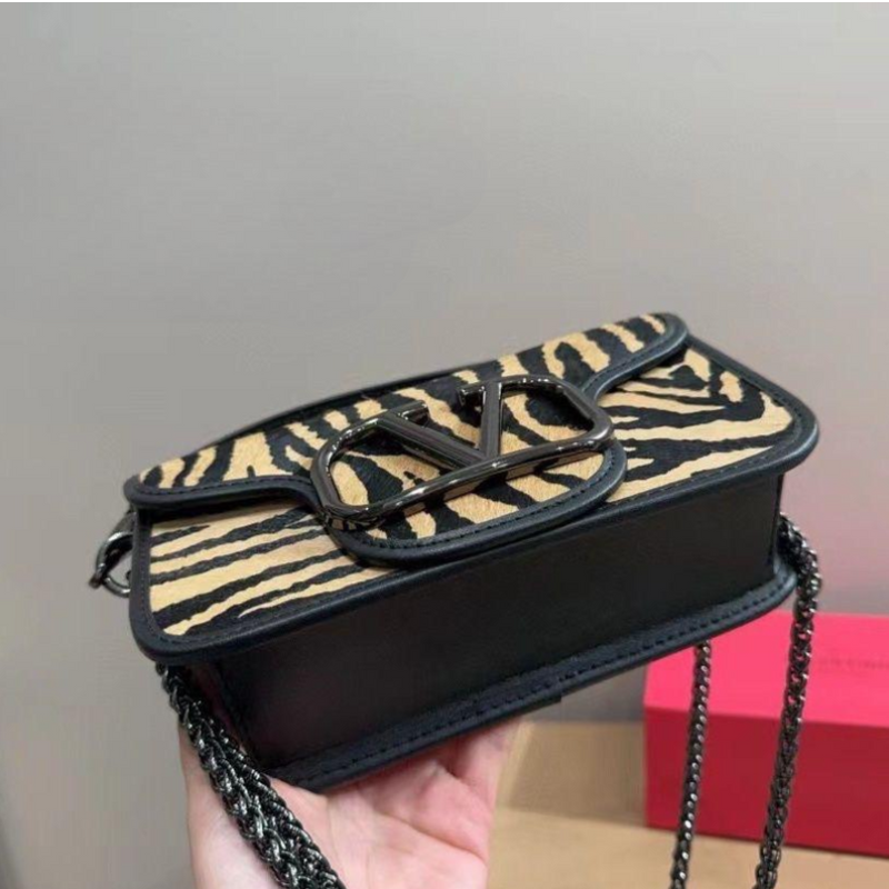 Valentino chain hand